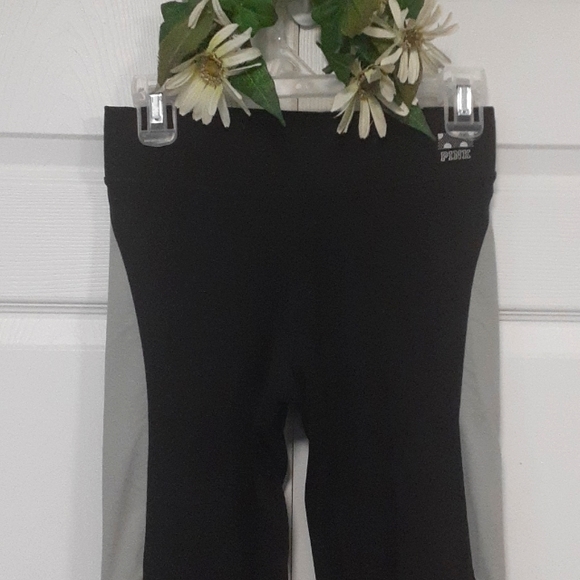 PINK Victoria's Secret Ultimate Leggings - Picture 3 of 16